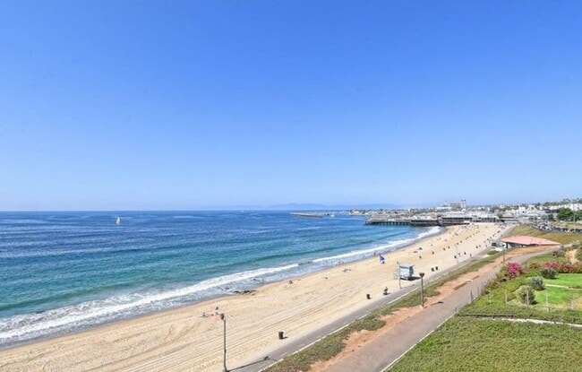 Building Photo - Upper 1+1