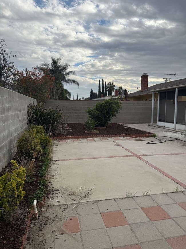 Building Photo - This Beautiful Home is Available NOW for Lease! 3BR/2BA Located in North Hollywood