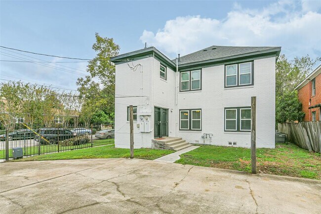 Building Photo - 2802 Arbor St