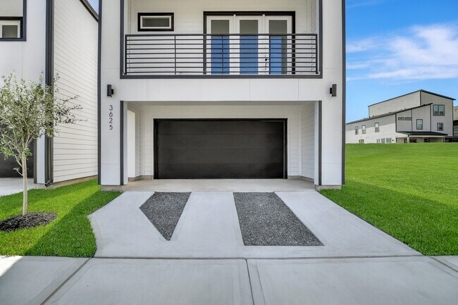 Building Photo - 3630 Amos St