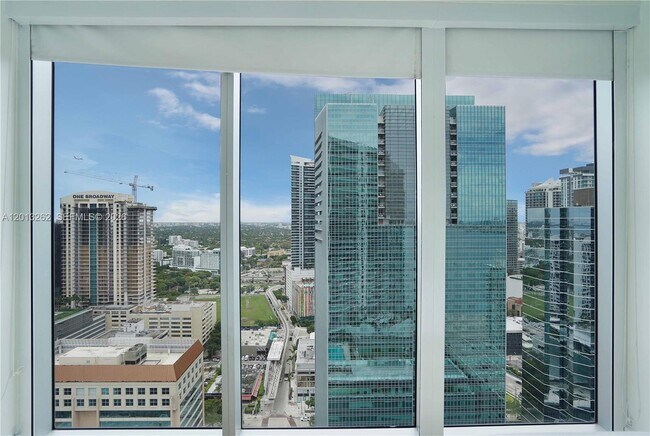 Building Photo - 1300 Brickell Bay Dr