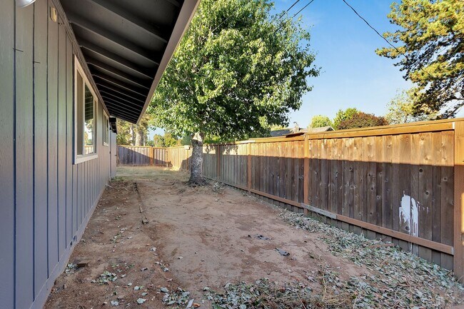 Building Photo - 1365CEDA