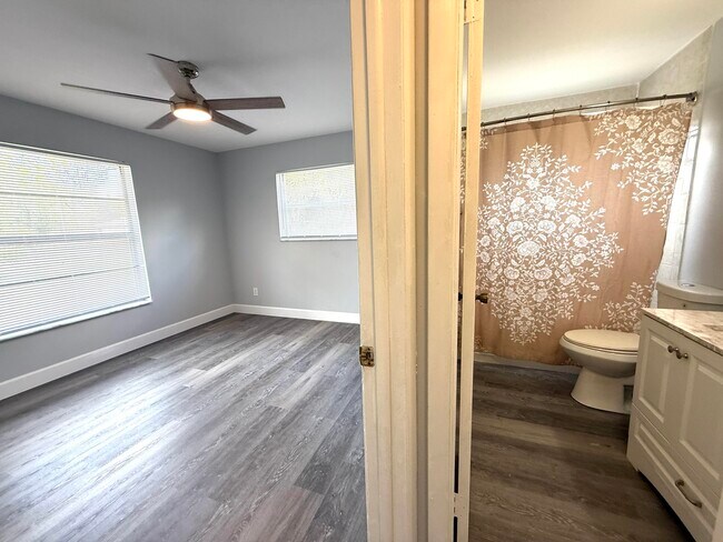 Building Photo - 16394 Pimlico Dr E