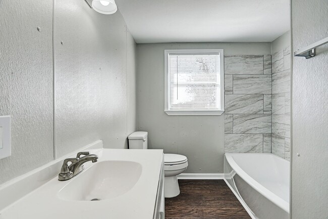 Building Photo - 125 W Pecan Ln