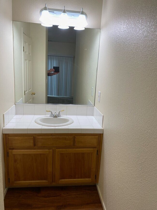 Building Photo - 1920 Fern Dr