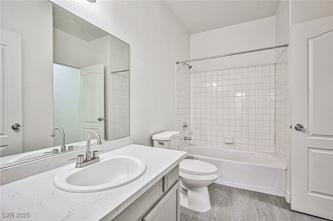 Building Photo - 5525 W Flamingo Rd