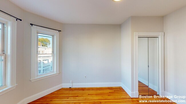 Building Photo - 26 Taft St