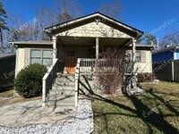 Building Photo - 243 Maple St