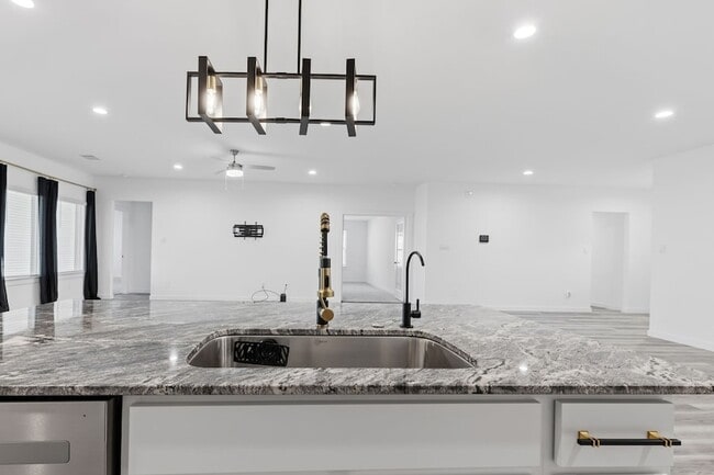 Building Photo - 31514 Avebury Lake Ln