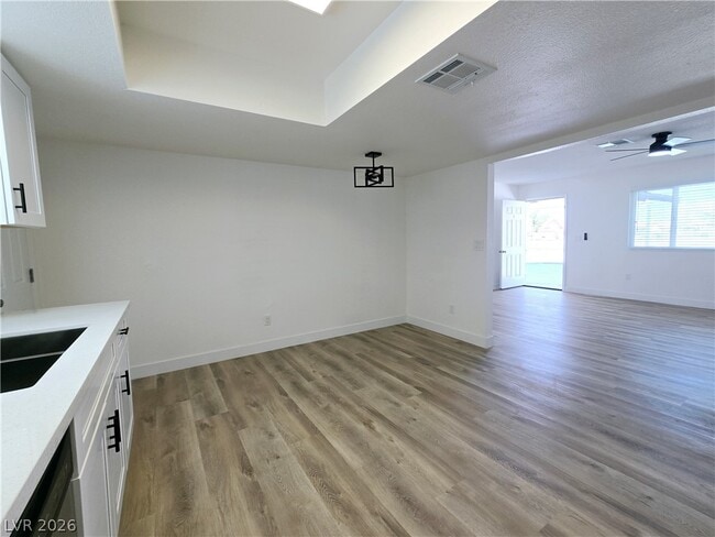 Building Photo - 1083 E Calvada Blvd