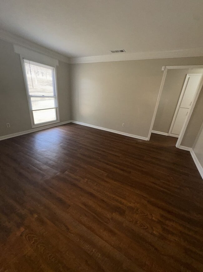 Building Photo - 4702 Rowland Ave