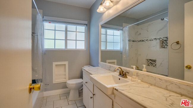 Building Photo - 9631 Crystal View Dr