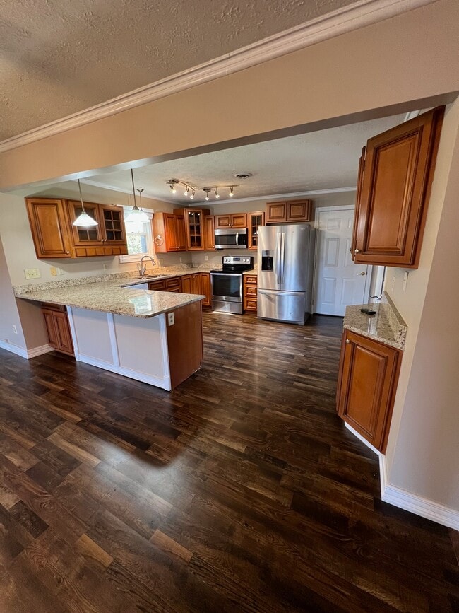 Building Photo - 3409 Fairway Dr