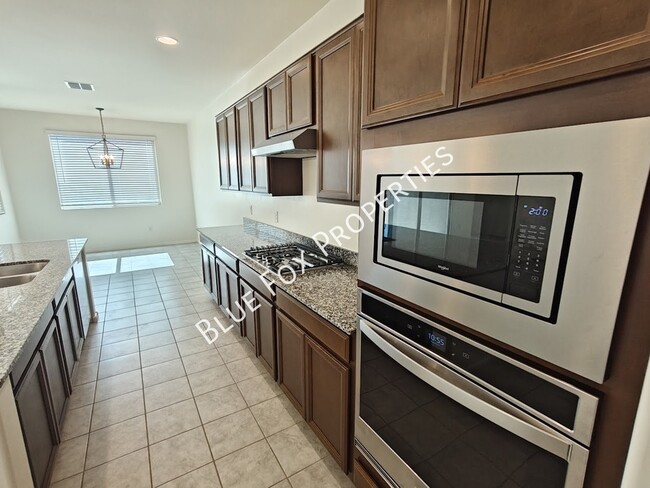 Building Photo - 5525 W Lazy Farm Dr