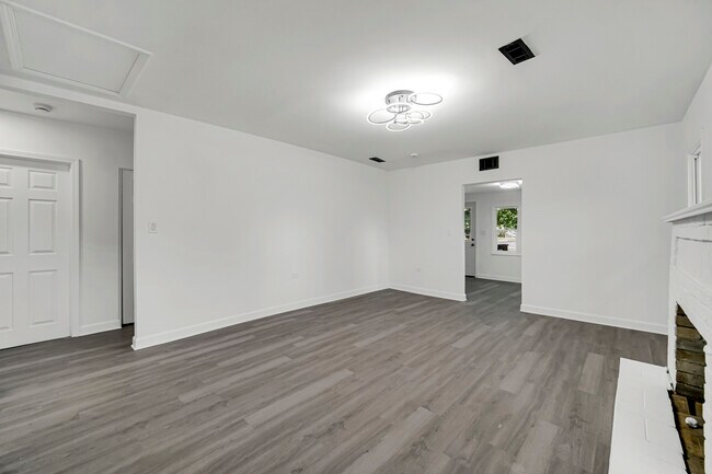 Building Photo - 34904 N Carvis Dr