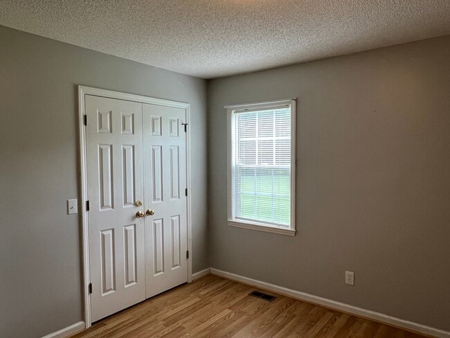Building Photo - 87 Willow Pond Ct
