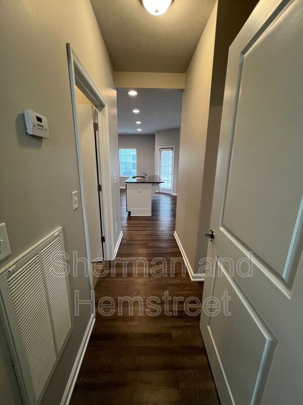 Building Photo - 645 Dobhill Ln