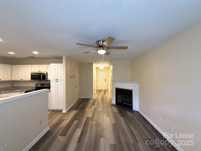 Building Photo - 10012 University Park Ln