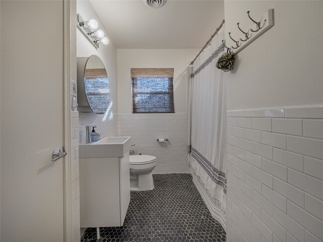 Building Photo - 3010 Conway St