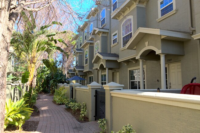 Building Photo - 7233 101st Ln