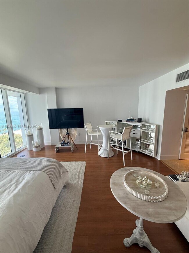 Building Photo - 10275 Collins Ave