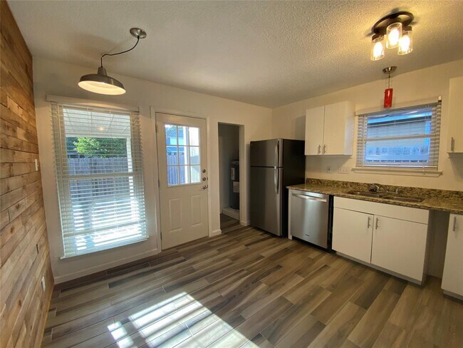Building Photo - 9618 Sugar Hill Dr