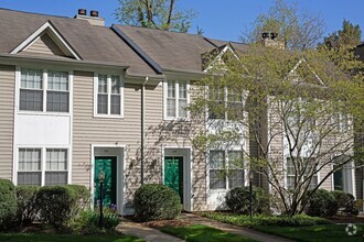 Building Photo - Forest Lakes Townhome Near CHO Airport & NGIC