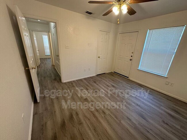 Building Photo - 802 N Wilhite St