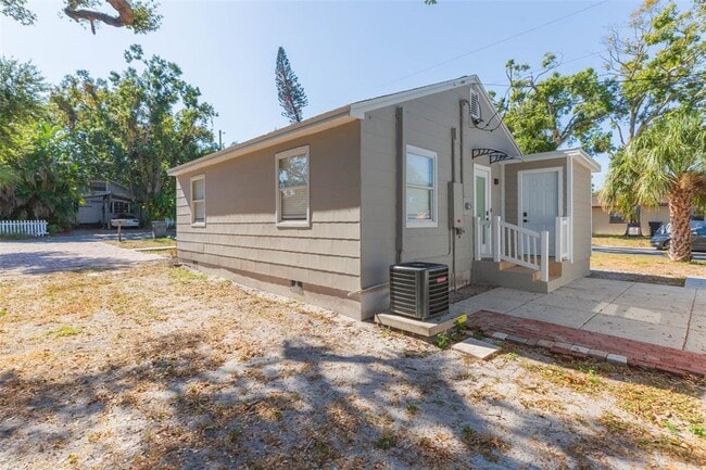 Building Photo - 2881 61st Ave N