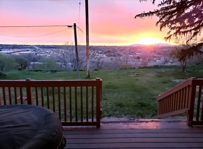 Building Photo - Beautifully updated duplex with parking and a 40'x25' garage.