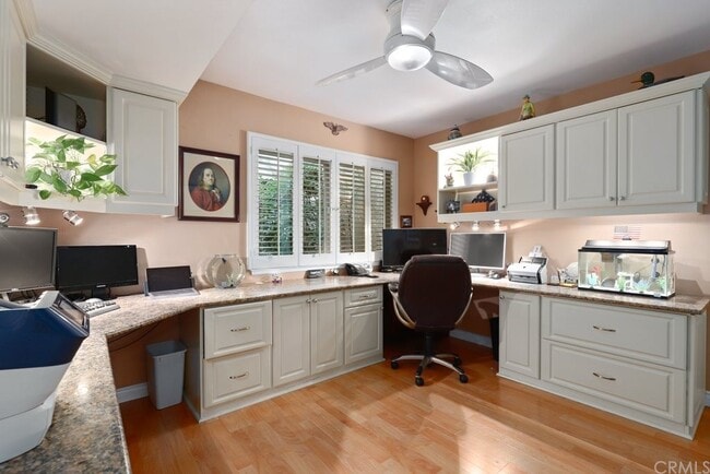 Building Photo - 31556 W Nine Dr