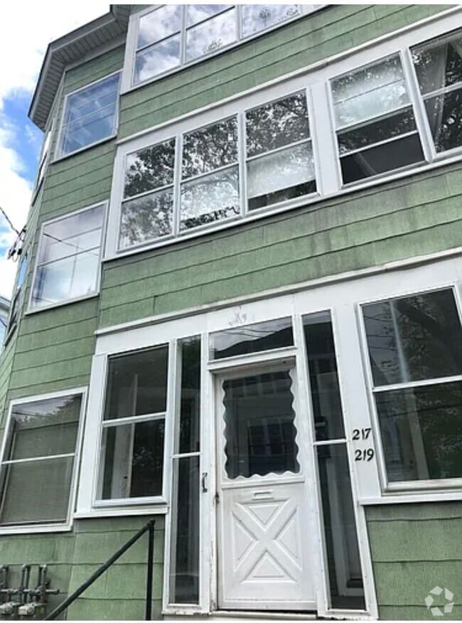 Building Photo - 217 Clarendon St