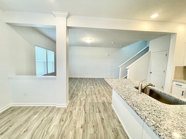 Building Photo - Don't miss out! Paired Home minutes from I-77 and I-40 Tour today!