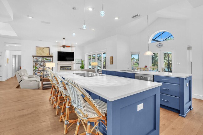 Building Photo - 8951 SE Marina Bay Dr