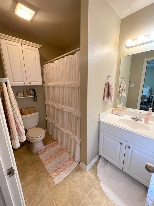 Building Photo - Beautiful 4 Bed, 4.5 Bath Minutes from Cam...