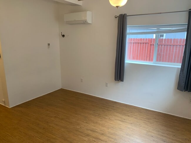 Building Photo - 450 W Sherman St