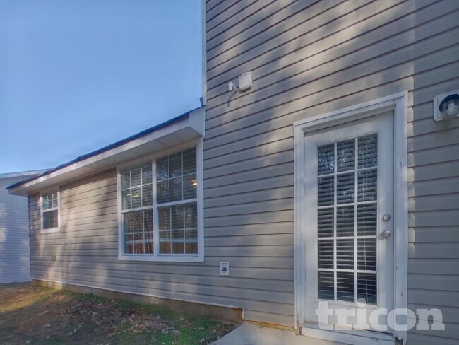 Building Photo - 138 Birchfield Way