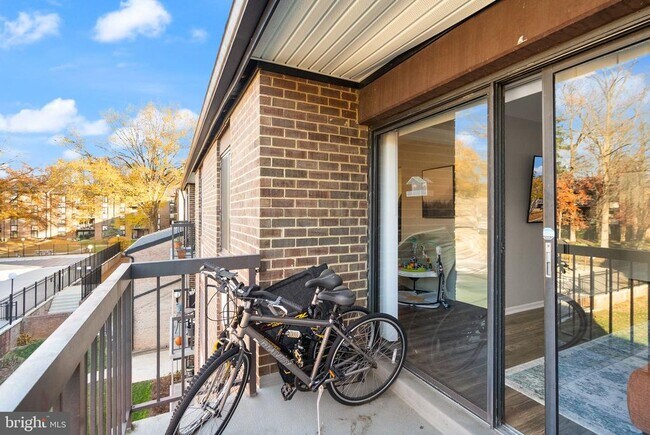 Building Photo - 9728 Kingsbridge Dr