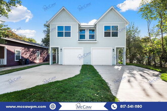 Building Photo - 2025 Grainger St