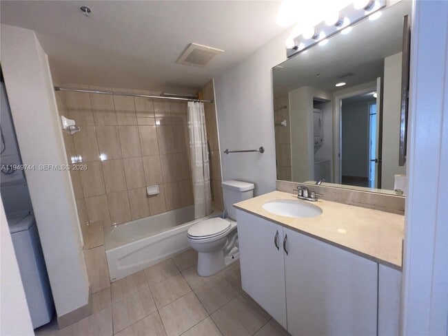 Building Photo - 1750 N Bayshore Dr