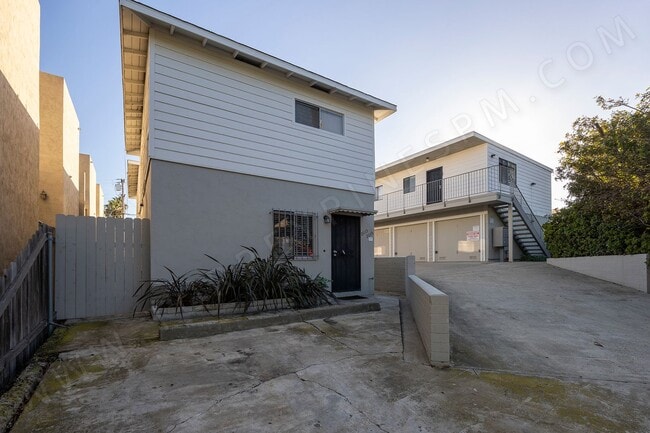 Building Photo - OPEN HOUSE: 12/13 10:30-11:30AM ~ Pacific Beach 2BR Townhome w/ Parking!