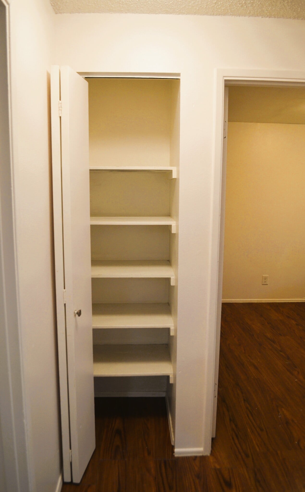 Building Photo - 319 Linn Ave