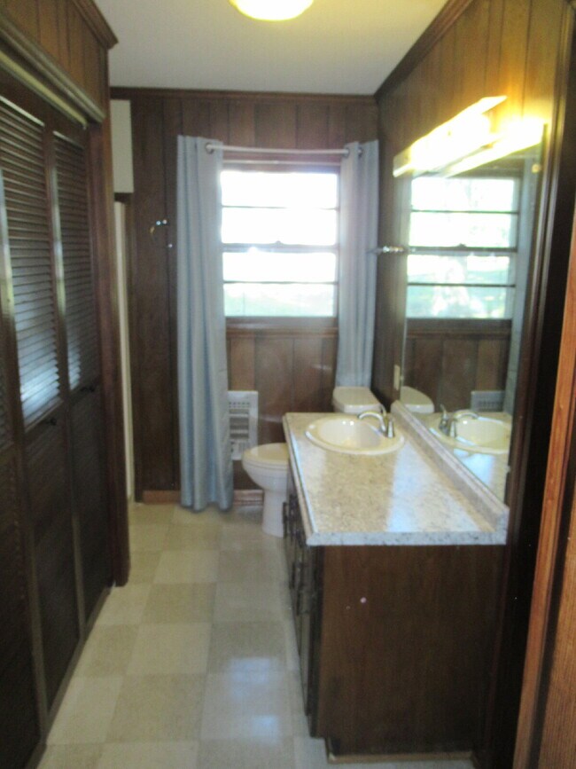 Building Photo - For Rent in the North Lincoln School Distr...