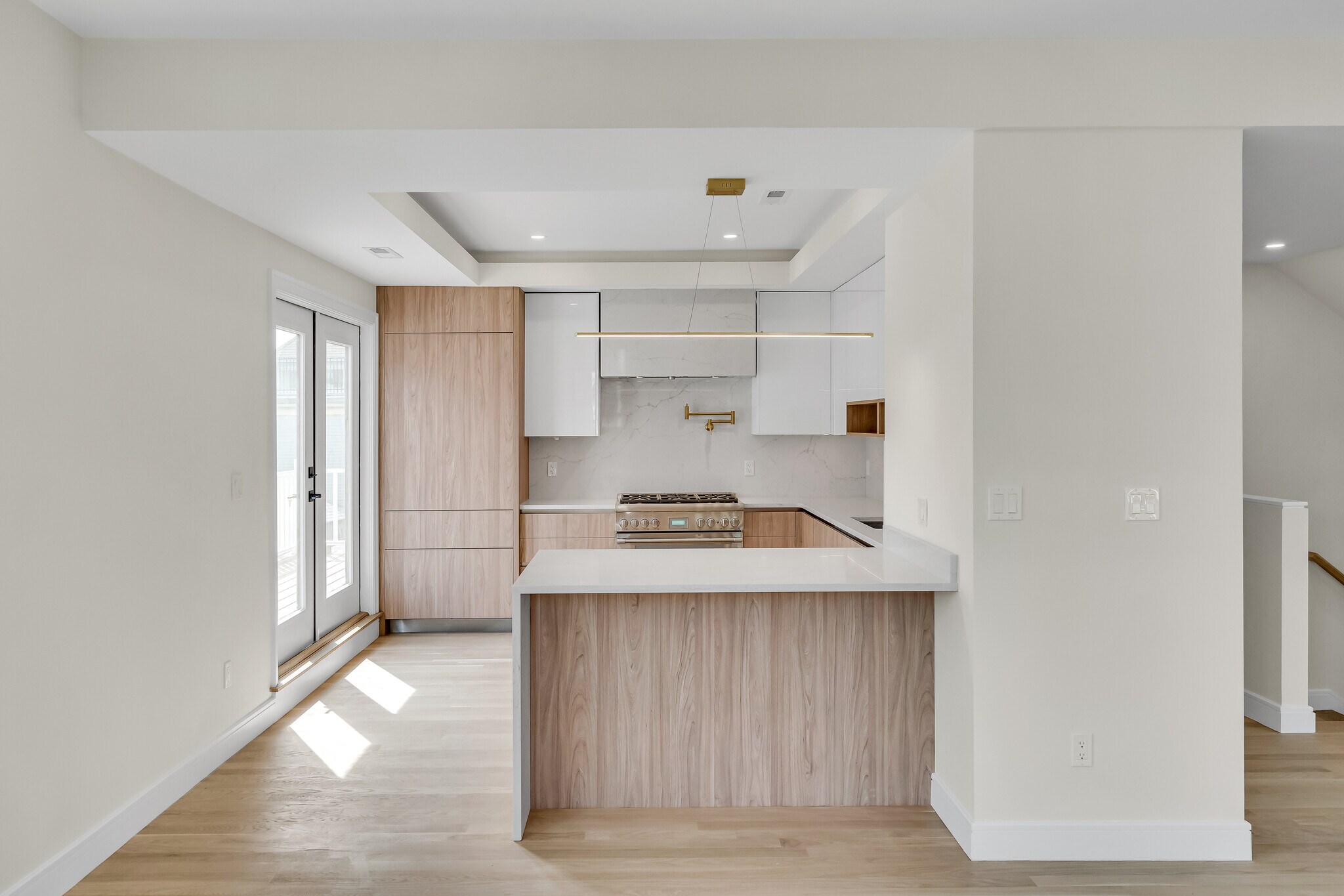 Building Photo - 77 Thorndike St
