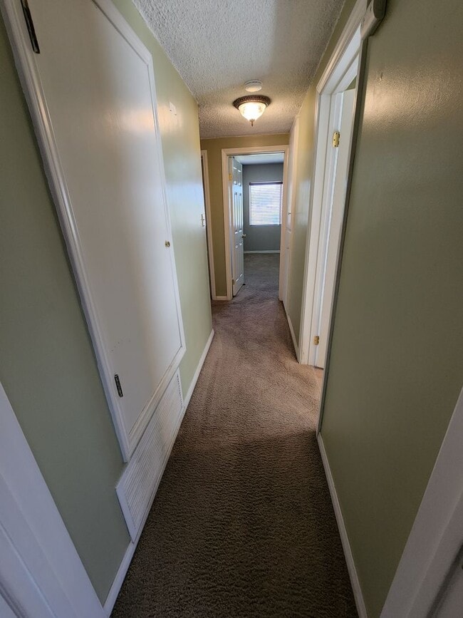 Building Photo - Excellent home on large lot for lease!