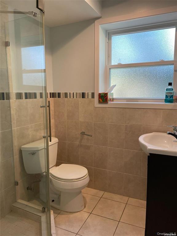 Building Photo - 570 Church Ave