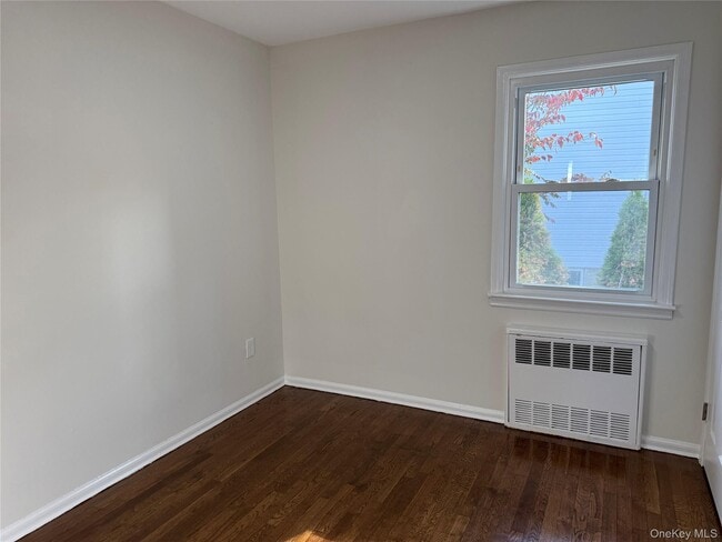 Building Photo - 123 Denton Ave