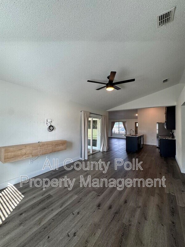 Building Photo - 572 Adriel Ave