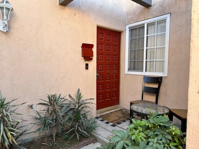 Building Photo - 13010 Camino del Rey