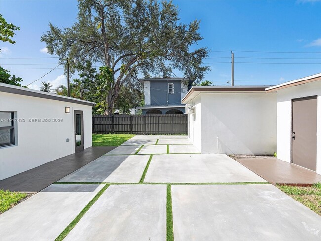 Building Photo - 4020 NW 1st Ave